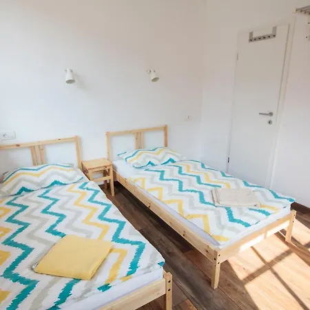 Couette-café Bikeski Family Hotel, B&b, Apartaments, Mezica
