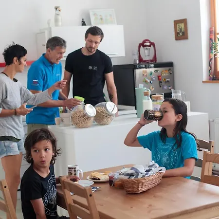 Bikeski Family Hotel, B&b, Apartaments, Couette-café Mezica