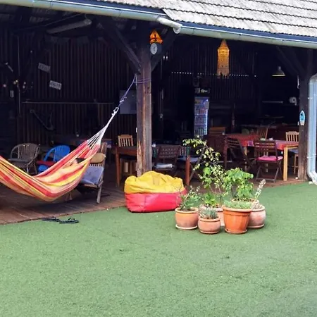 Couette-café Bikeski Family Hotel, B&b, Apartaments,