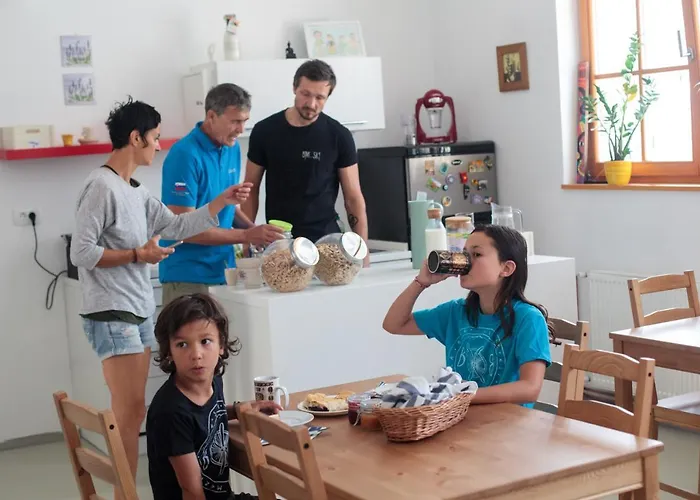 Bikeski Family Hotel, B&b, Apartaments, فندق مبيت وإفطار Mezica