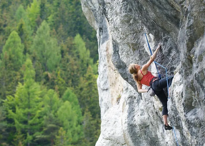 Bikeski Family Hotel, B&b, Apartaments, فندق مبيت وإفطار Mezica