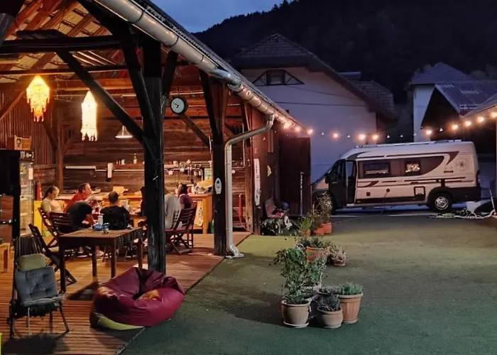 Bikeski Family Hotel, B&b, Apartaments, 住宿加早餐酒店 Mezica