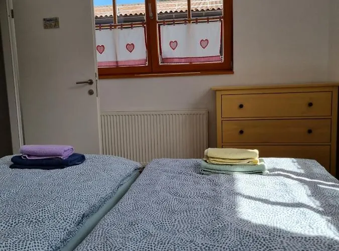 فندق مبيت وإفطار Bikeski Family Hotel, B&b, Apartaments,