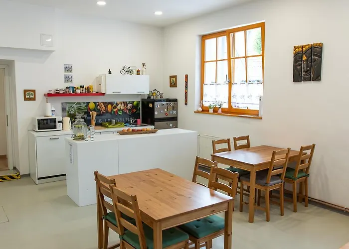 Bikeski Family Hotel, B&b, Apartaments, Mezica